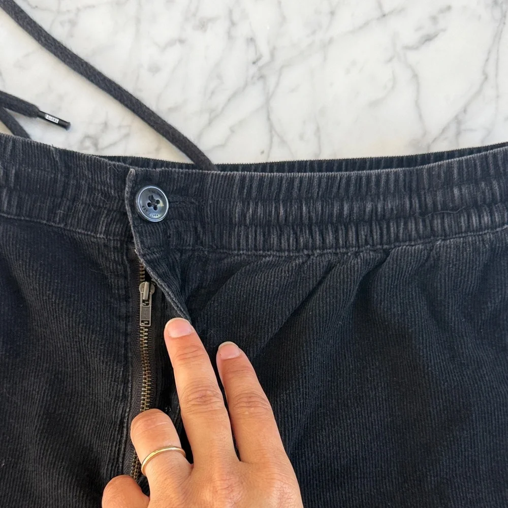 Vintage Globe Skate Brand Y2K Men’s Sz S Black Drawstring Corduroy Shorts